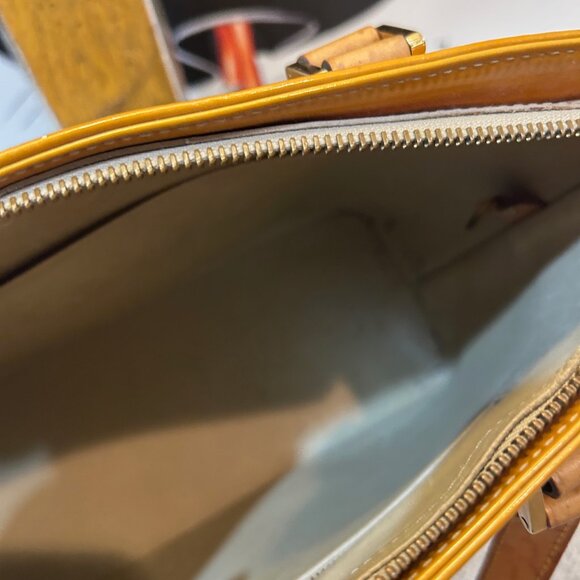 Louis Vuitton Vernis Houston in Noisette - Picture 7 of 12